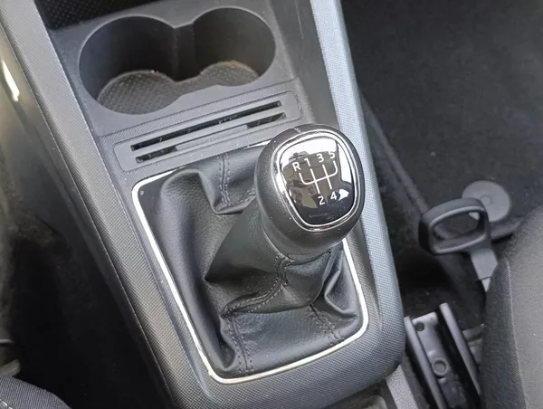 Škoda Fabia 1.2TSI 66kW STYLE ČR - foto 23