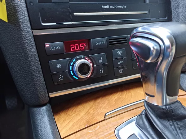 Audi Q7 3.0 TDi QUATTRO ČR SERVIS AUDI - foto 24
