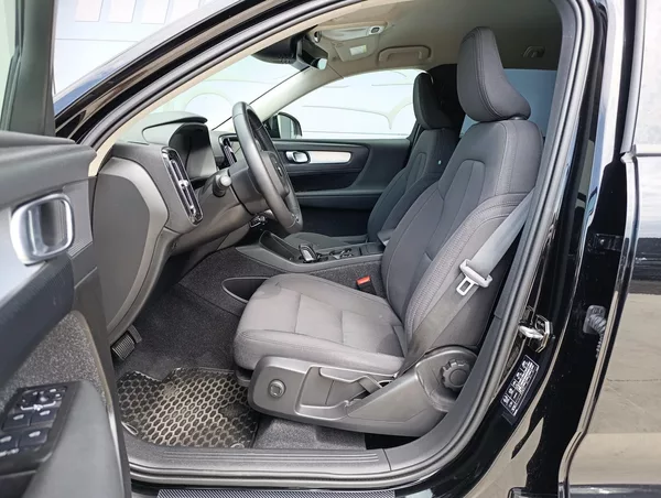 Volvo XC40 2.0 B4 AWD 145kW - foto 11