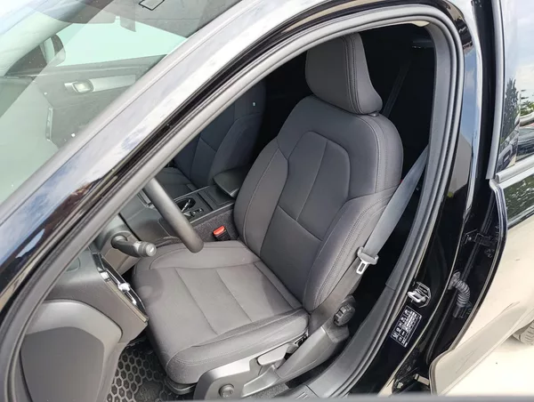 Volvo XC40 2.0 B4 AWD 145kW - foto 12