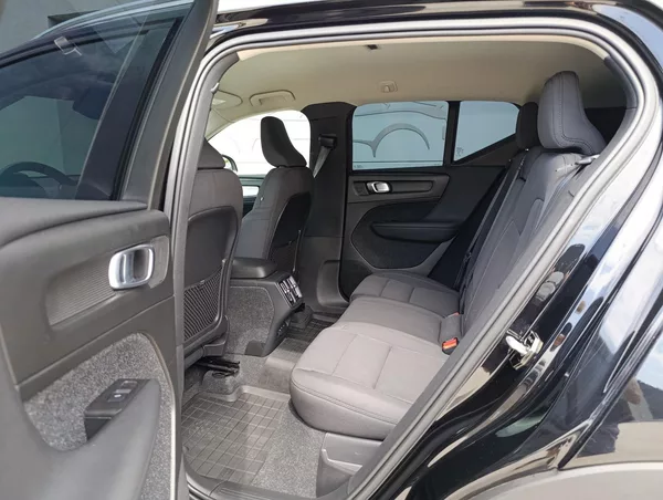Volvo XC40 2.0 B4 AWD 145kW - foto 13