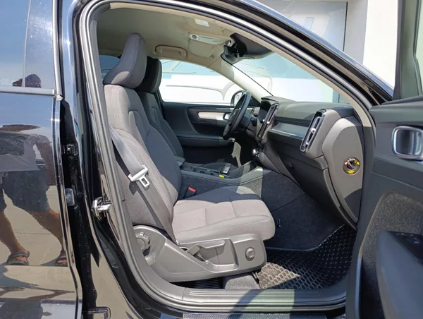 Volvo XC40 2.0 B4 AWD 145kW - foto 16