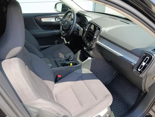 Volvo XC40 2.0 B4 AWD 145kW - foto 17