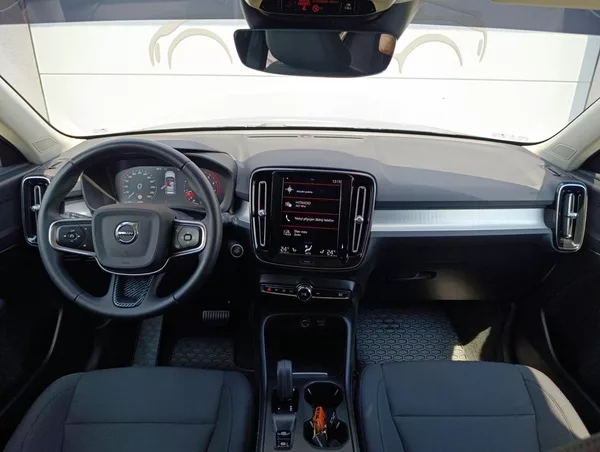 Volvo XC40 2.0 B4 AWD 145kW - foto 19