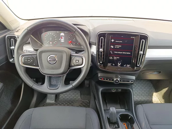 Volvo XC40 2.0 B4 AWD 145kW - foto 20