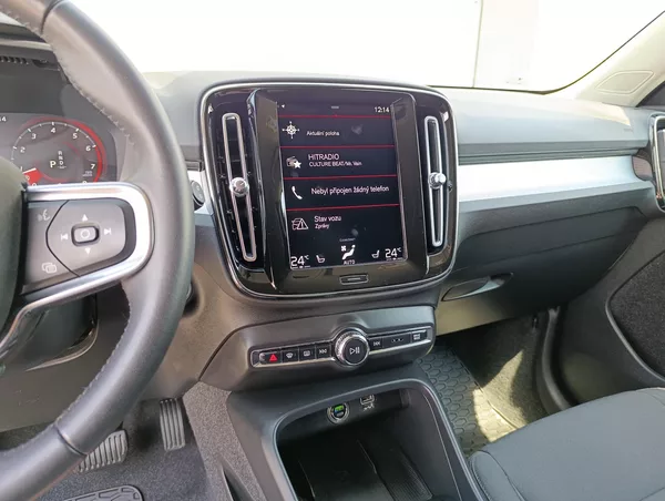 Volvo XC40 2.0 B4 AWD 145kW - foto 22