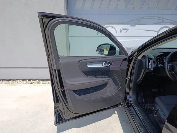 Volvo XC40 2.0 B4 AWD 145kW - foto 25