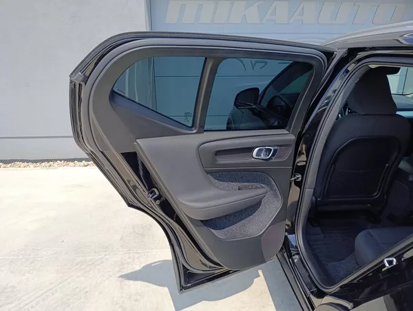 Volvo XC40 2.0 B4 AWD 145kW - foto 26