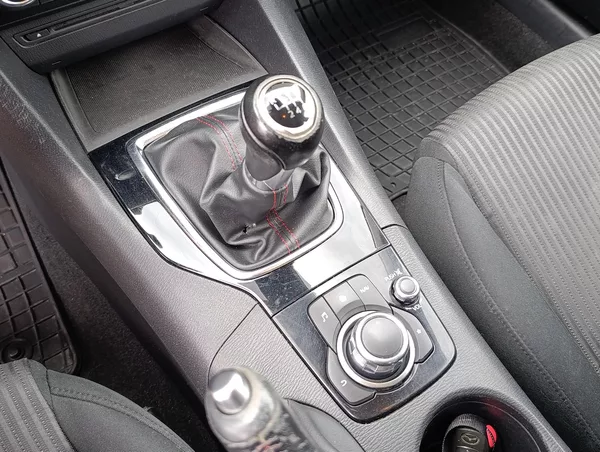 Mazda 3 2.2D 110kW SKYACTIV - foto 23