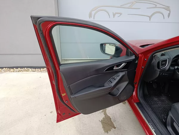 Mazda 3 2.2D 110kW SKYACTIV - foto 27
