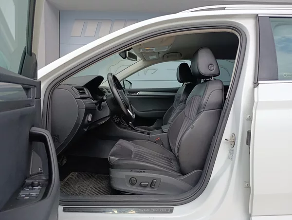 Škoda Superb 2.0TDI 140kW DSG 4X4 STYLE+ - foto 11