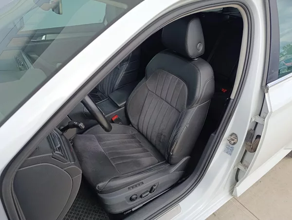 Škoda Superb 2.0TDI 140kW DSG 4X4 STYLE+ - foto 12
