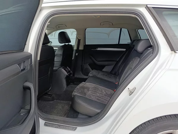 Škoda Superb 2.0TDI 140kW DSG 4X4 STYLE+ - foto 13