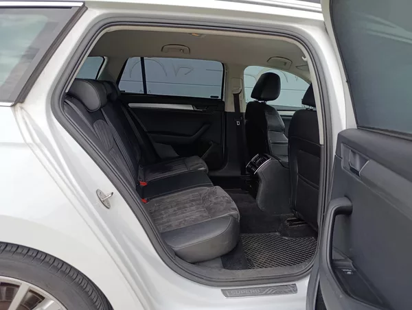 Škoda Superb 2.0TDI 140kW DSG 4X4 STYLE+ - foto 17