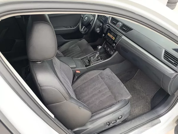 Škoda Superb 2.0TDI 140kW DSG 4X4 STYLE+ - foto 18