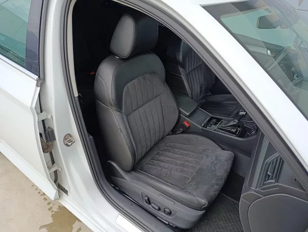 Škoda Superb 2.0TDI 140kW DSG 4X4 STYLE+ - foto 19