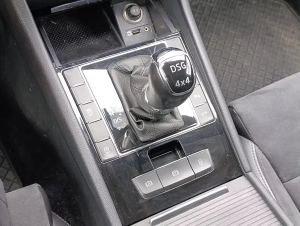 Škoda Superb 2.0TDI 140kW DSG 4X4 STYLE+ - foto 27