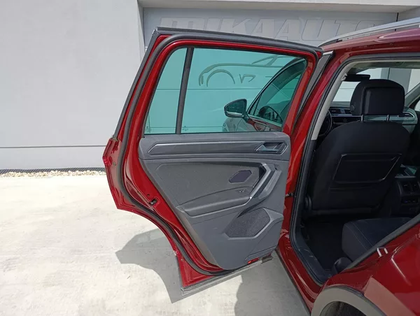 Volkswagen Tiguan 2.0TSI 162kW 4M HIGHLINE ČR - foto 31