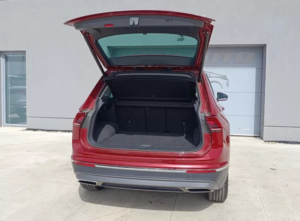 Volkswagen Tiguan 2.0TSI 162kW 4M HIGHLINE ČR - foto 9