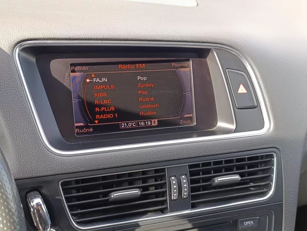 Audi Q5 2.0TDI QUATTRO S-LINE ČR - foto 24