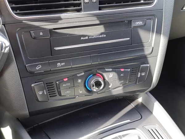 Audi Q5 2.0TDI QUATTRO S-LINE ČR - foto 25