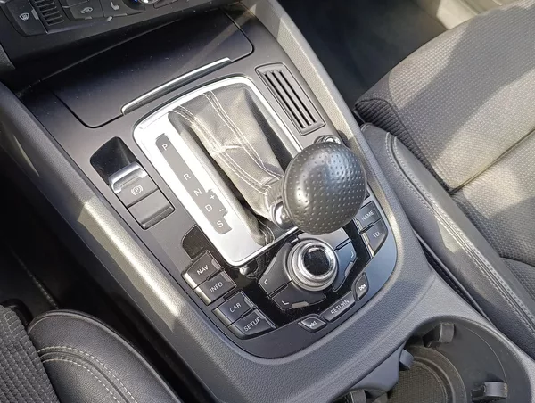 Audi Q5 2.0TDI QUATTRO S-LINE ČR - foto 26