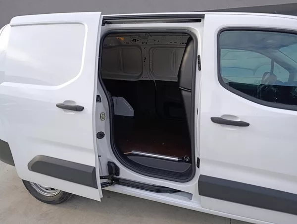 Toyota ProAce City City 1,5D 75kW L2 ČR,1.MAJITEL - foto 24