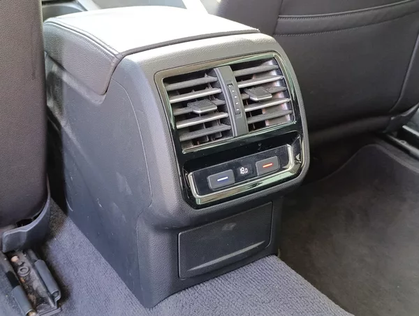 Volkswagen Passat 2.0TDI DSG ČR 1. MAJITEL DPH - foto 14