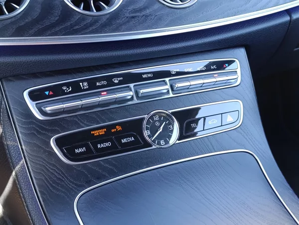 Mercedes-Benz Třídy E 220d 143kW AMG COUPÉ DPH - foto 24