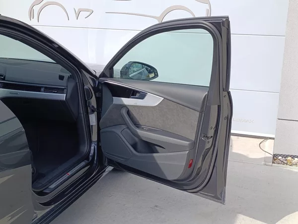 Audi A4 AVANT 40TDI QUATTRO S-LINE DPH - foto 33