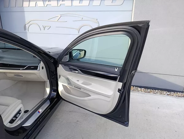 BMW Řada 7 750Li xDRIVE ČR 1.MAJ DPH - foto 16