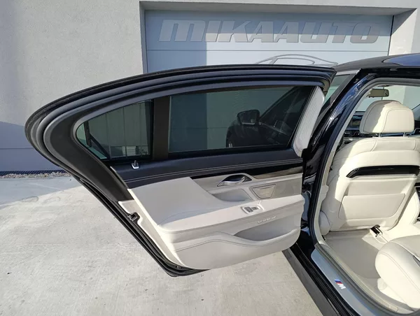 BMW Řada 7 750Li xDRIVE ČR 1.MAJ DPH - foto 21