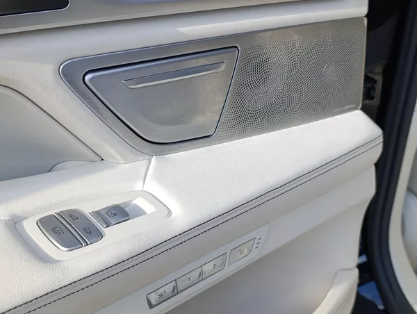 BMW Řada 7 750Li xDRIVE ČR 1.MAJ DPH - foto 23