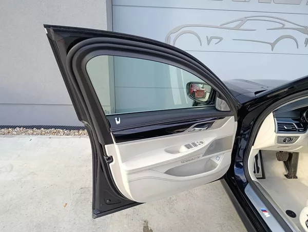 BMW Řada 7 750Li xDRIVE ČR 1.MAJ DPH - foto 24