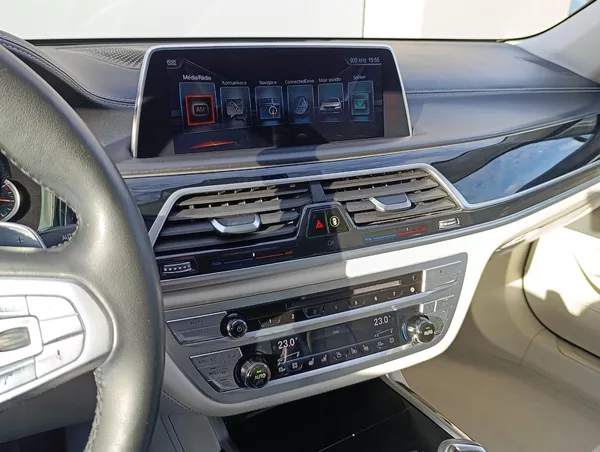 BMW Řada 7 750Li xDRIVE ČR 1.MAJ DPH - foto 30