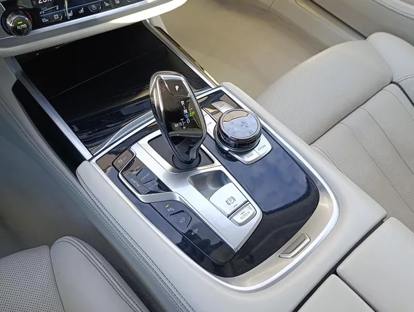 BMW Řada 7 750Li xDRIVE ČR 1.MAJ DPH - foto 31