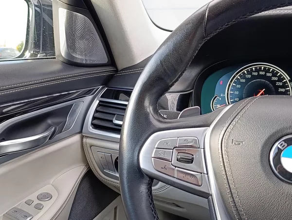 BMW Řada 7 750Li xDRIVE ČR 1.MAJ DPH - foto 34