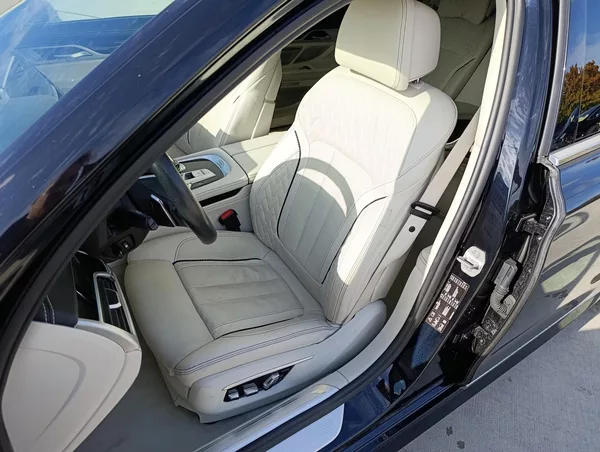 BMW Řada 7 750Li xDRIVE ČR 1.MAJ DPH - foto 4