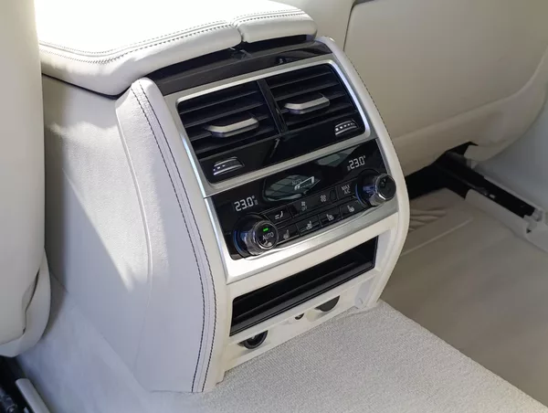 BMW Řada 7 750Li xDRIVE ČR 1.MAJ DPH - foto 6