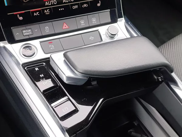 Audi e-tron 55 300kW QUATTRO S-LINE - foto 28