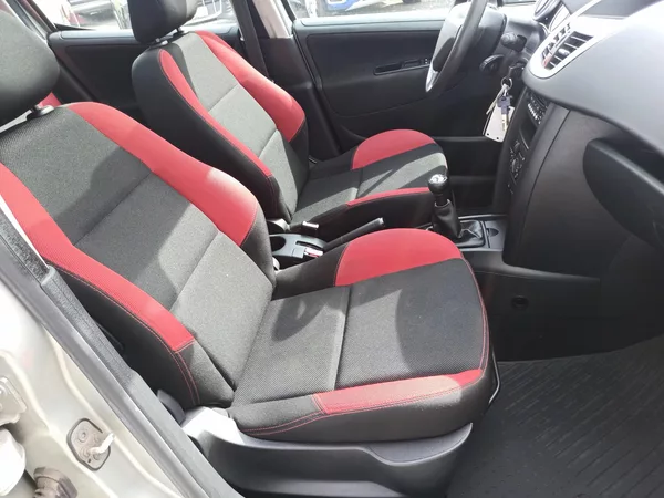 Peugeot 207 1.4 VT-i 70kW SW PANORAMA ČR - foto 13