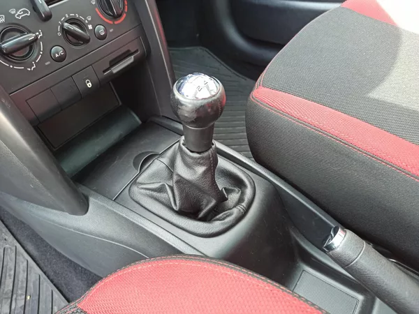 Peugeot 207 1.4 VT-i 70kW SW PANORAMA ČR - foto 17