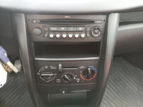 Peugeot 207 1.4 VT-i 70kW SW PANORAMA ČR - foto 18