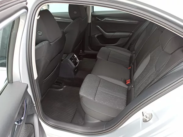 Škoda Octavia 2.0TDI DSG STYLE 1.MAJ ZÁRUKA - foto 13