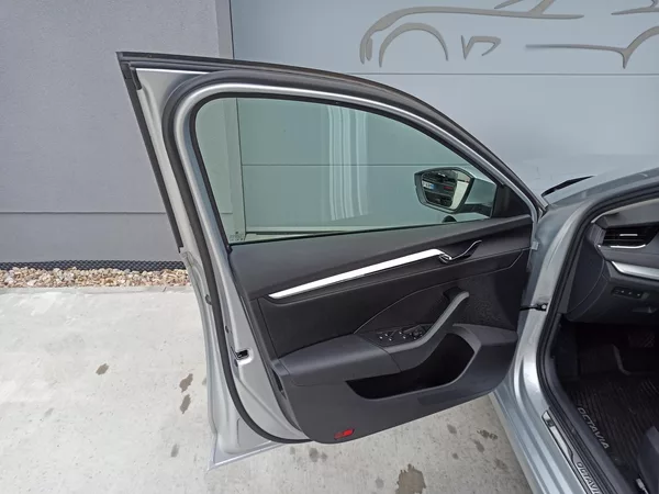Škoda Octavia 2.0TDI DSG STYLE 1.MAJ ZÁRUKA - foto 24
