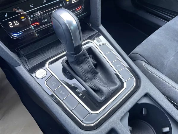 Volkswagen Passat 2,0 TSI 200KW 4X4 DSG ČR. - foto 12