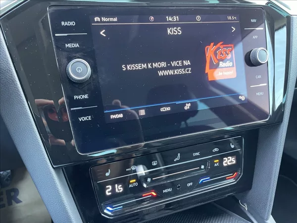 Volkswagen Passat 2,0 TSI 200KW 4X4 DSG ČR. - foto 13