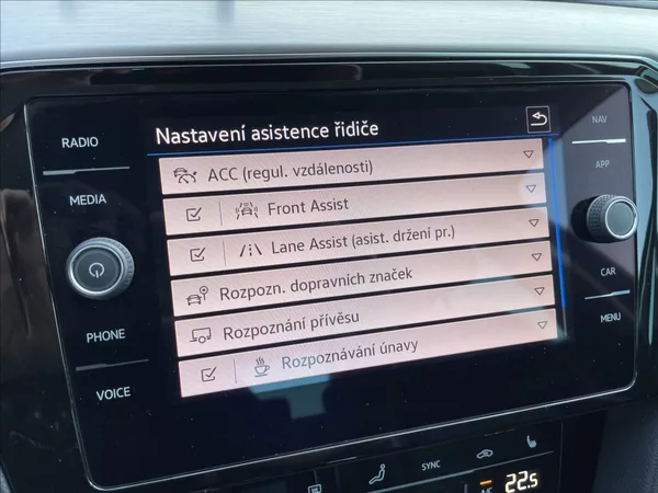 Volkswagen Passat 2,0 TSI 200KW 4X4 DSG ČR. - foto 18