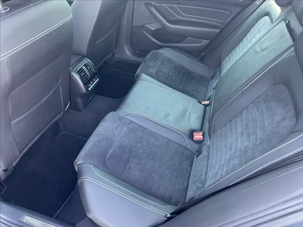 Volkswagen Passat 2,0 TSI 200KW 4X4 DSG ČR. - foto 22