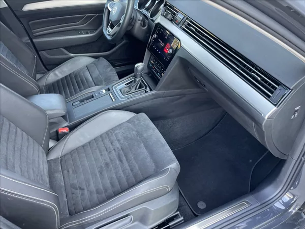 Volkswagen Passat 2,0 TSI 200KW 4X4 DSG ČR. - foto 24